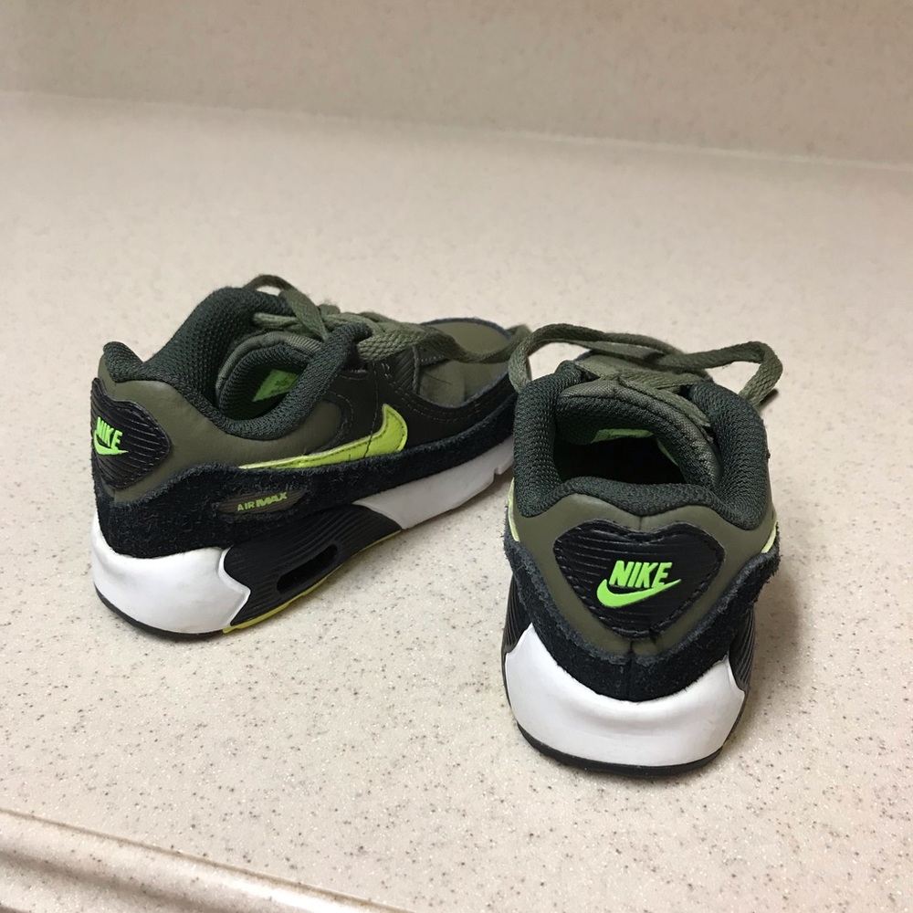 Nike Air Max 90 Leather GS - Black and Green - Picture 3 of 11